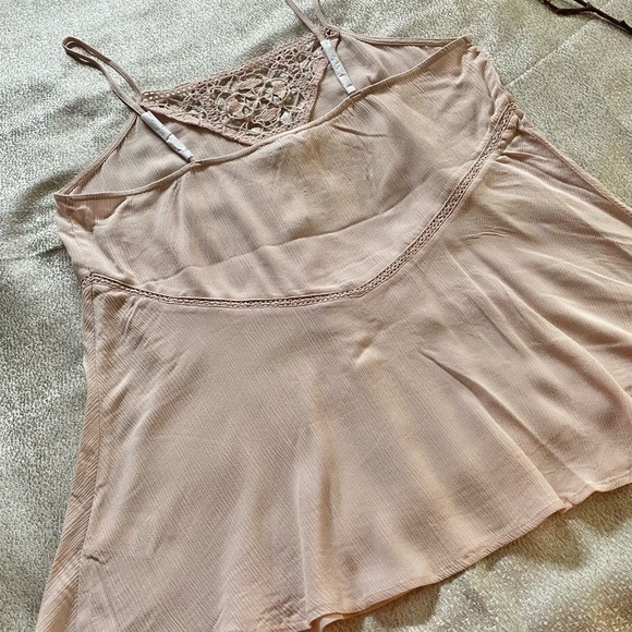 EXPRESS Lace High Neck Cami - Picture 7 of 10